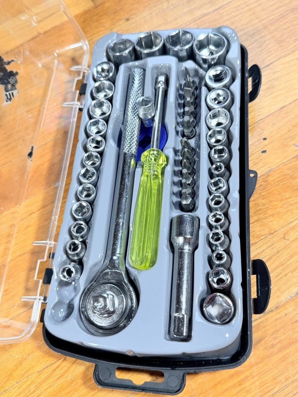 Socket Ratchet & Screwdriver Bit Set With Clear-Lid Carrying Case